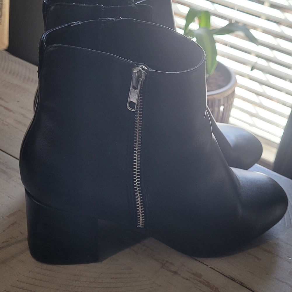 Women black ankle boots